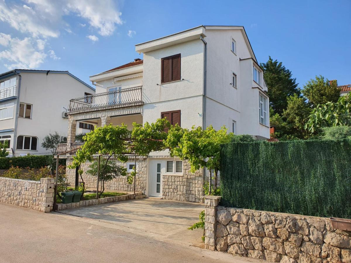 Vila Beleca Krk - Apartments Rest & Sea Krk Town Exterior foto